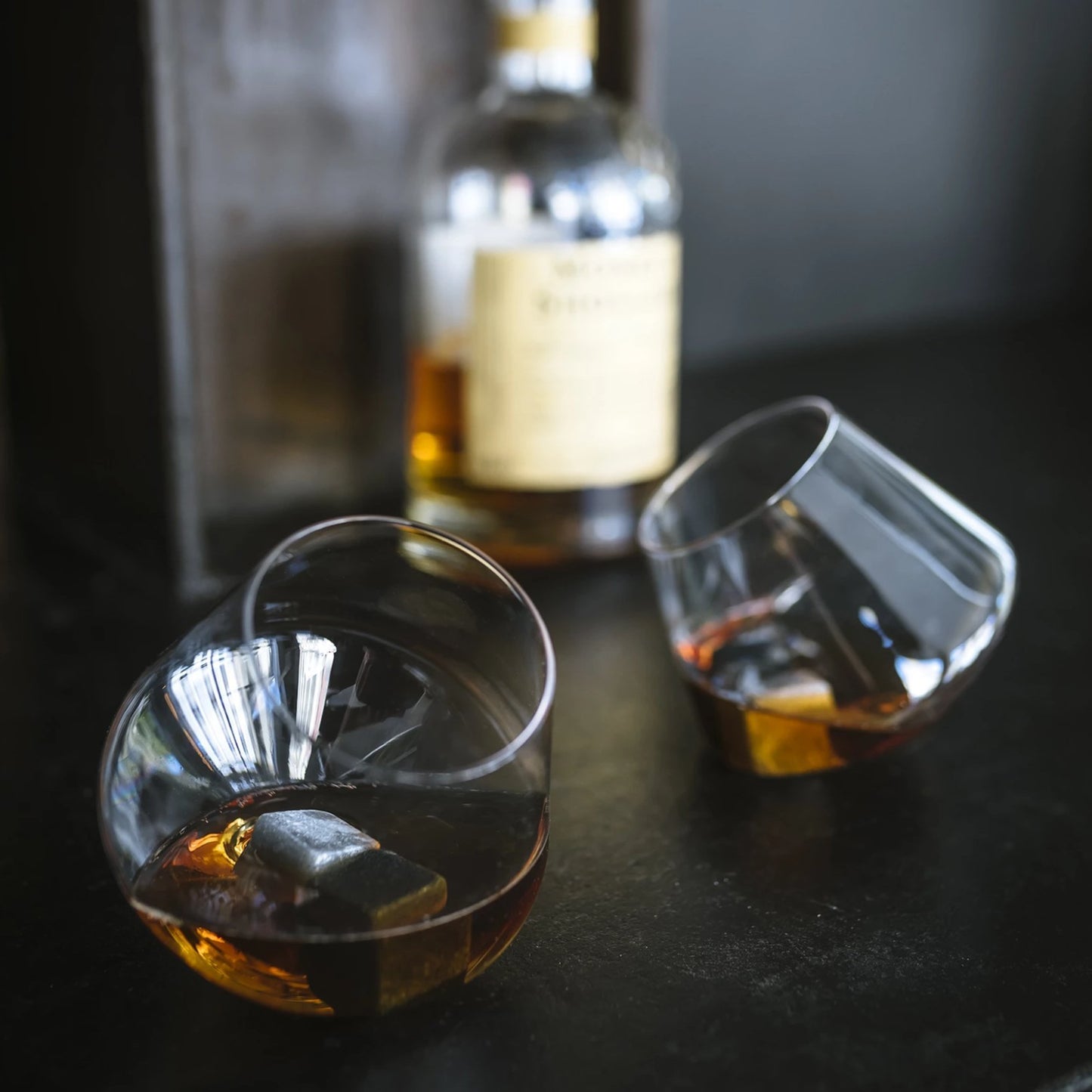 
                  
                    Set mit 2 rockigen Whiskygläsern
                  
                