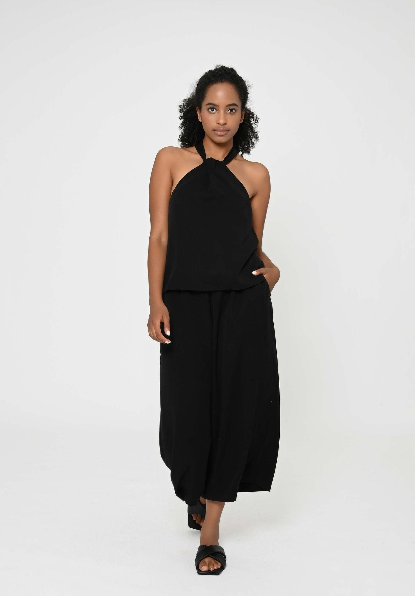 
                  
                    TAVIRA Schwarze Tencel-Hose 
                  
                