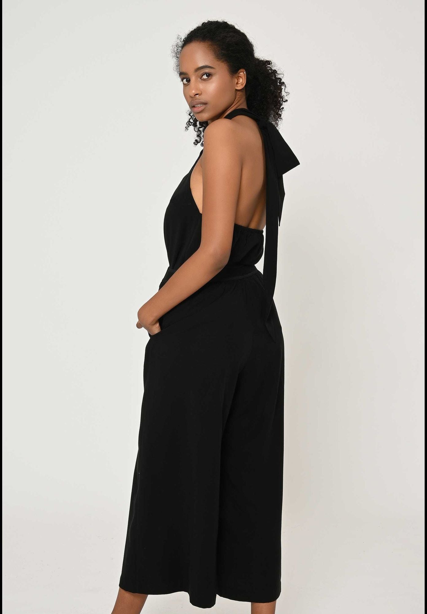 
                  
                    TAVIRA Schwarze Tencel-Hose 
                  
                