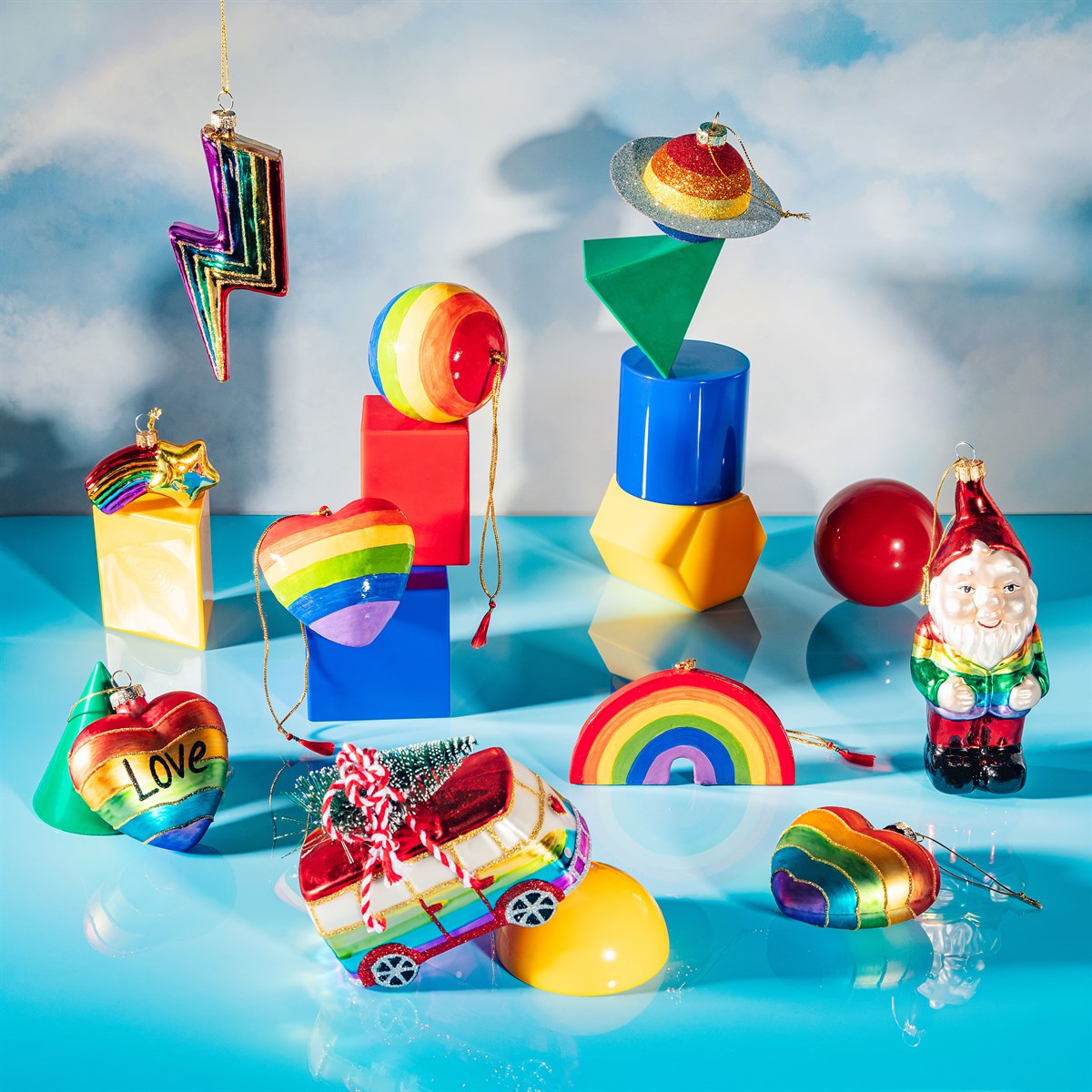 
                  
                    Regenbogen-Wohnmobil mit Baumkugel 
                  
                