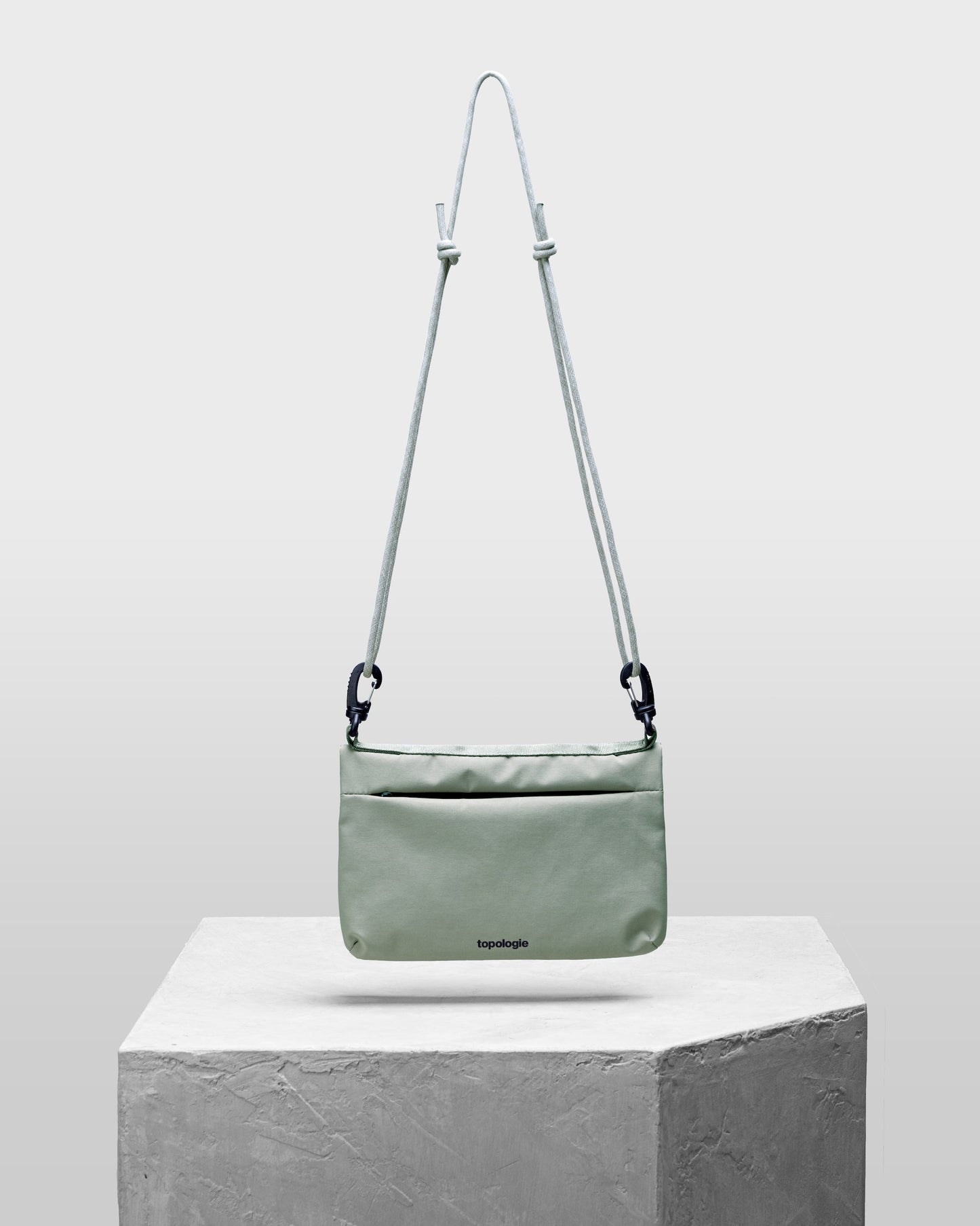 
                  
                    Saccoche Light Bag in Moosgrau
                  
                