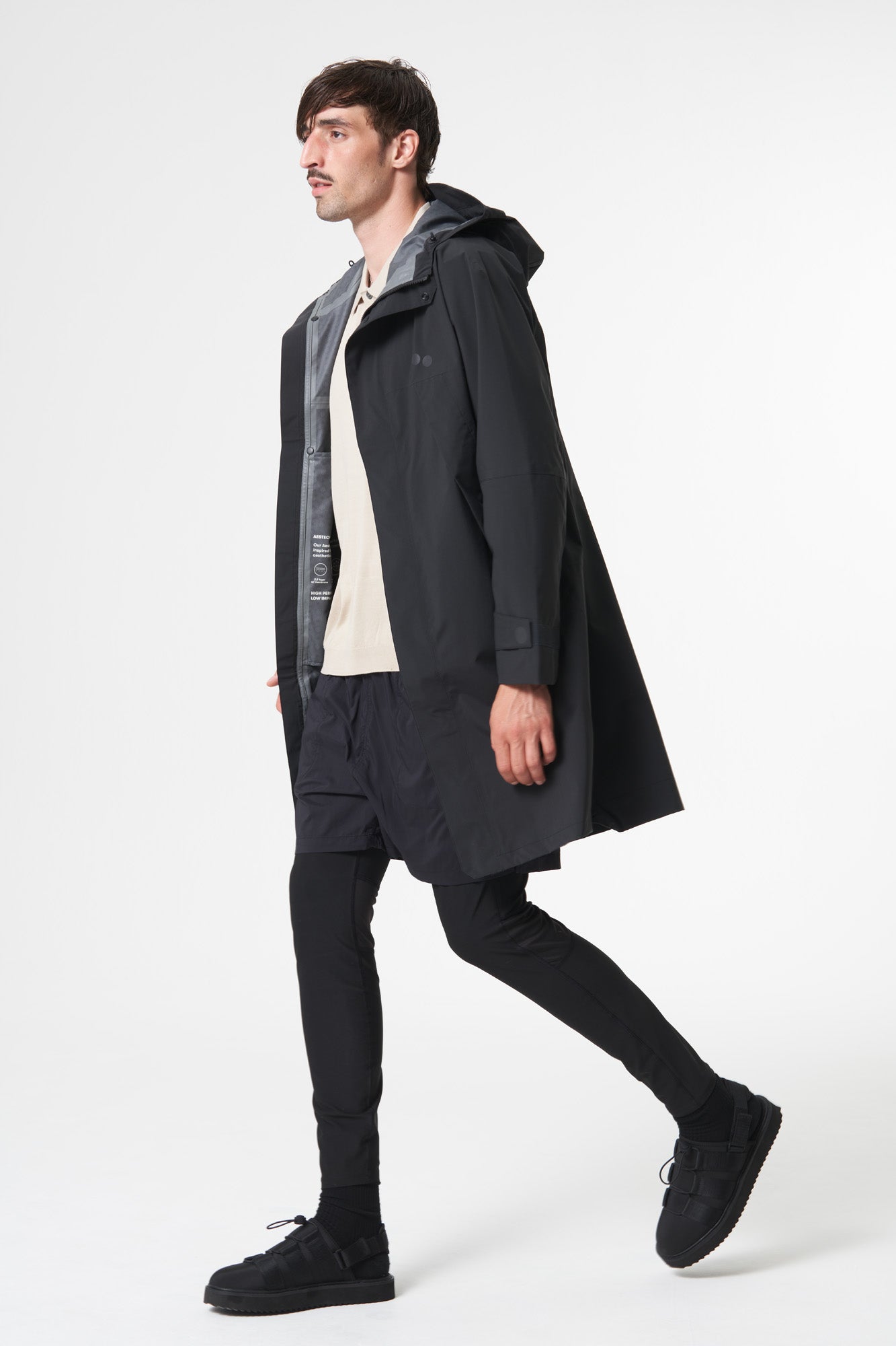 
                  
                    Torfschwarze Aestech-Parkajacke
                  
                