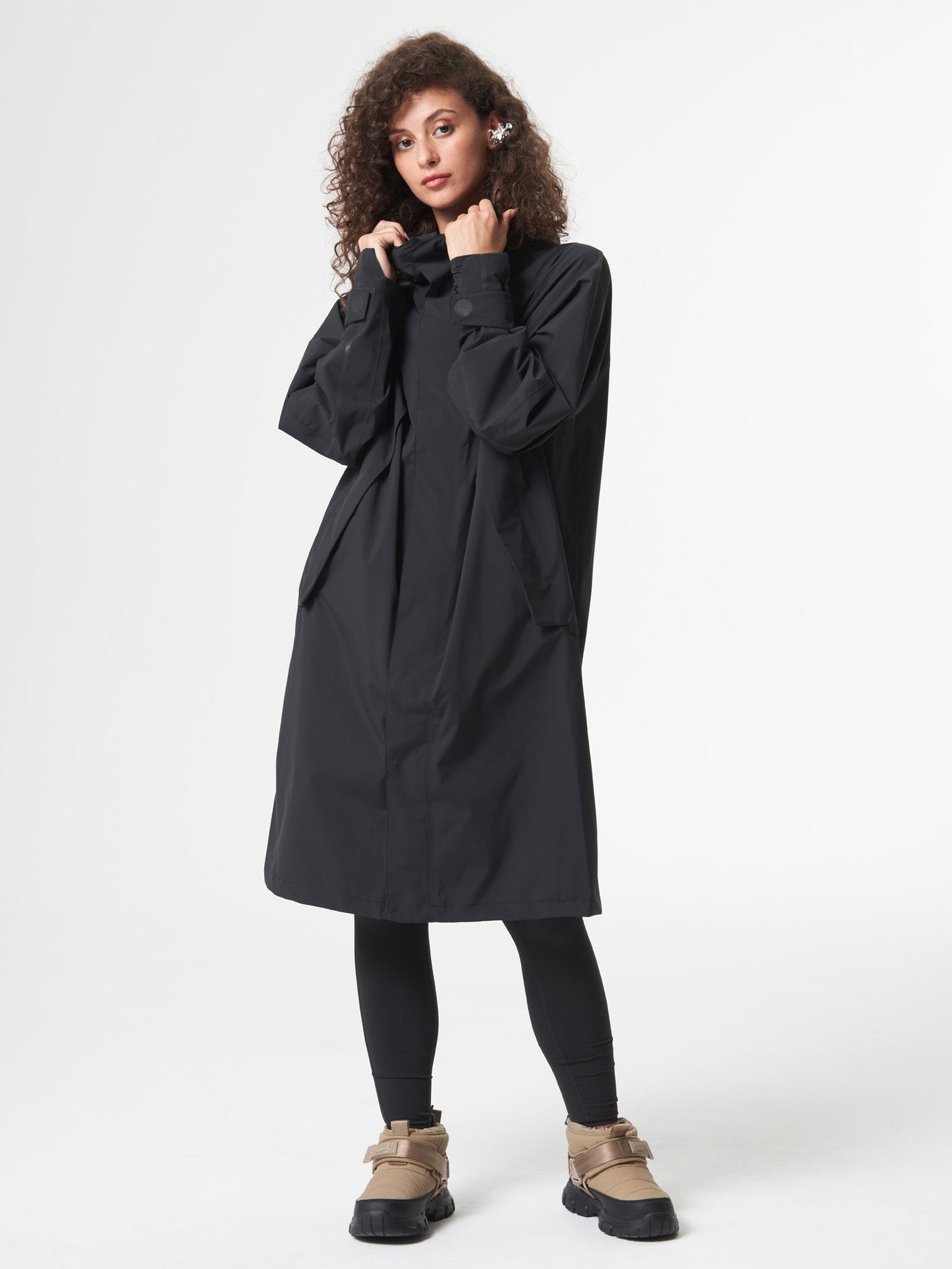 
                  
                    Torfschwarze Aestech-Parkajacke
                  
                