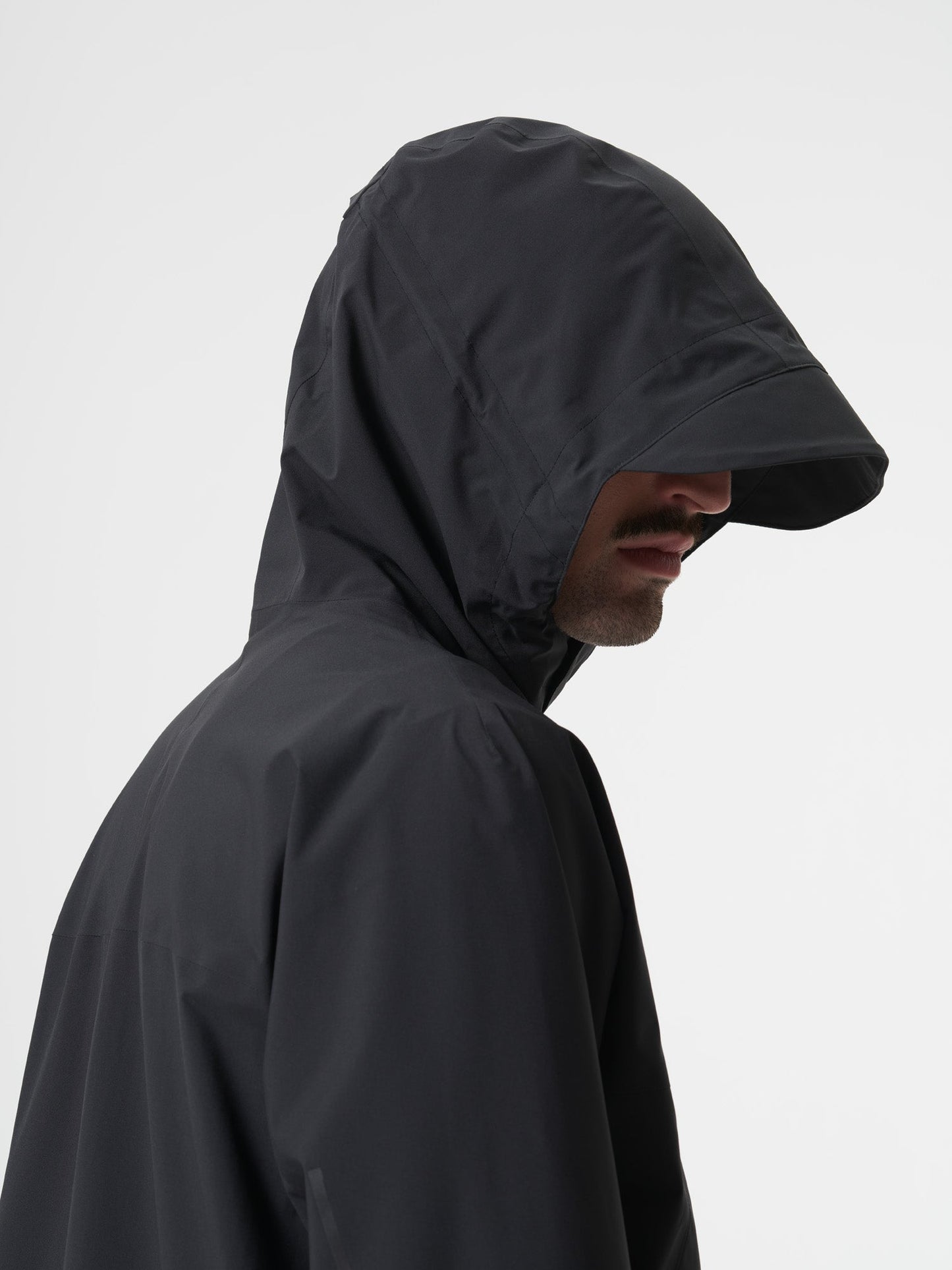 
                  
                    Torfschwarze Aestech-Parkajacke
                  
                