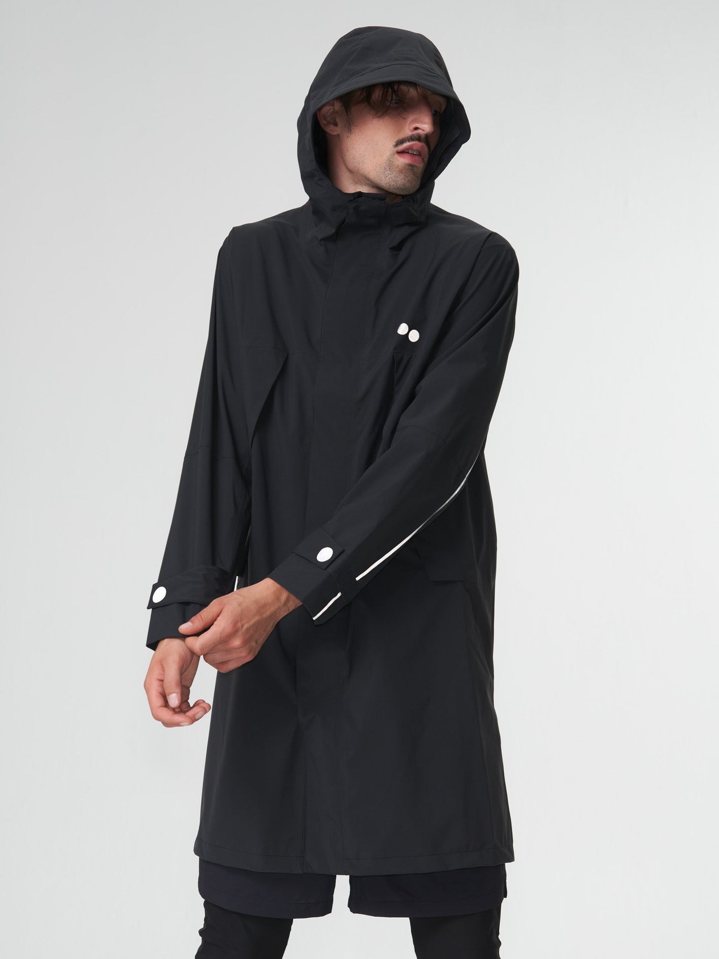 
                  
                    Torfschwarze Aestech-Parkajacke
                  
                