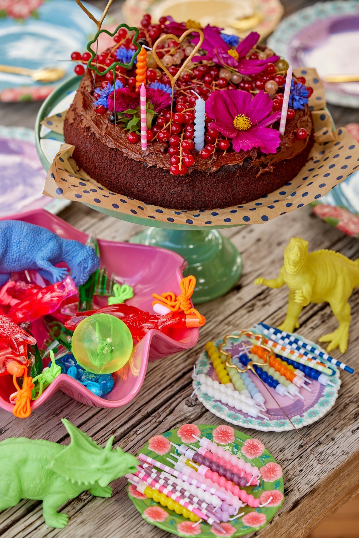 
                  
                    Mehrfarbiges gedrehtes Kuchenkerzen-Set mit 12 Stück
                  
                