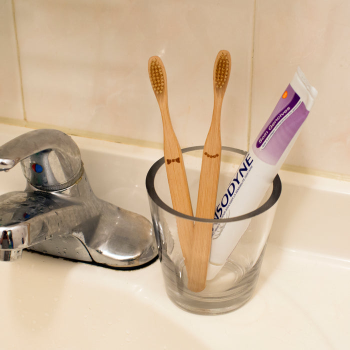 
                  
                    His &amp; Her Bambus-Zahnbürsten-Set mit 2 Stück
                  
                