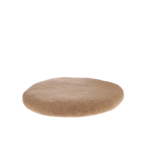 
                  
                    Sitzbezug aus Kamelfilz 
                  
                