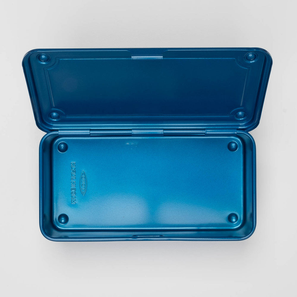 
                  
                    Kleine blaue Stahlbox
                  
                