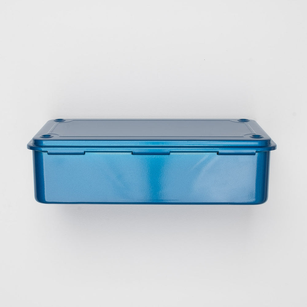 
                  
                    Kleine blaue Stahlbox
                  
                