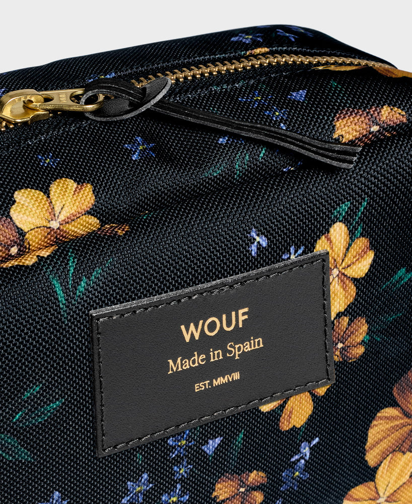 
                  
                    ADELE Große Kosmetiktasche
                  
                