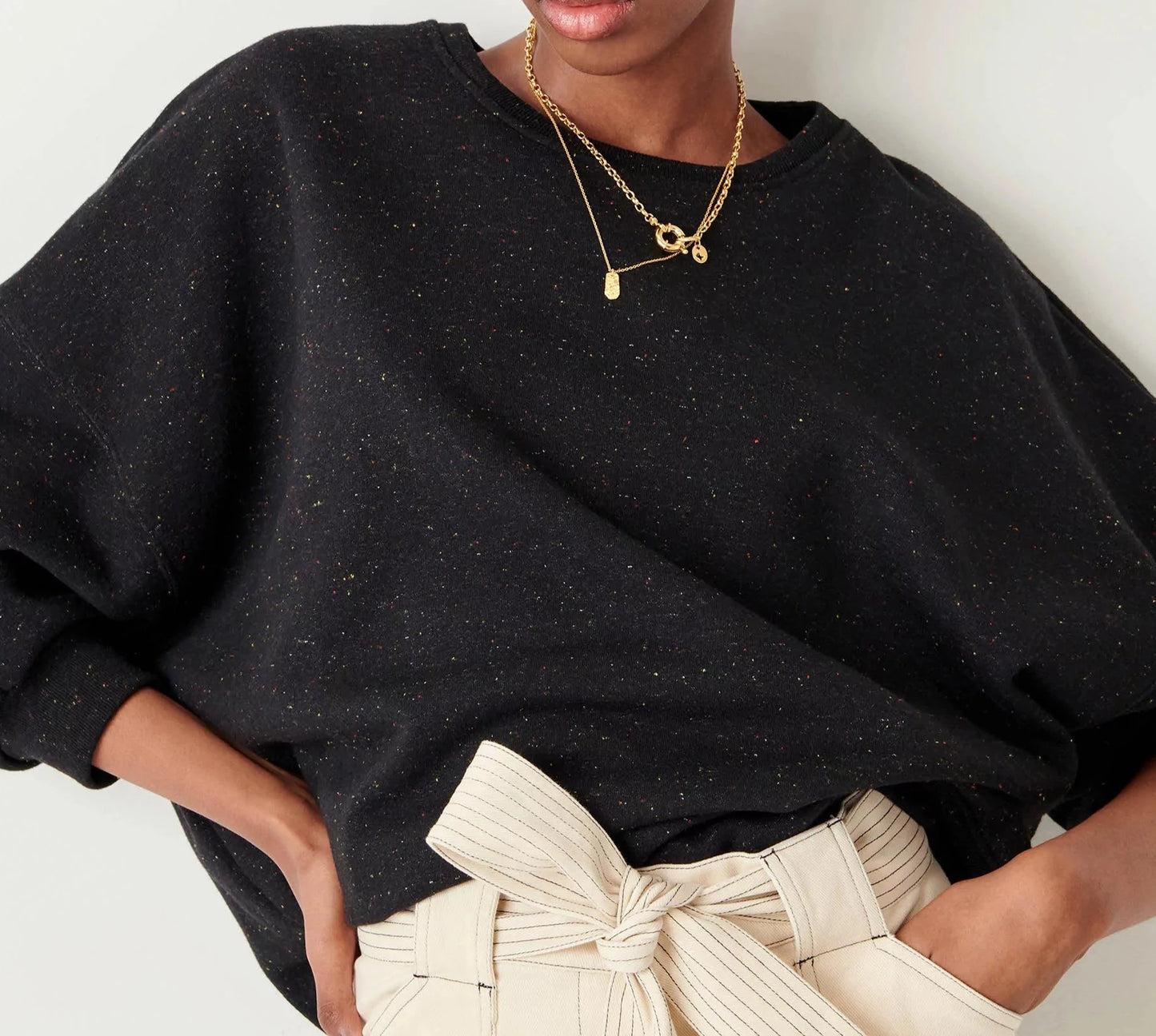 
                  
                    CHEBBI Pullover aus schwarzem Granit
                  
                