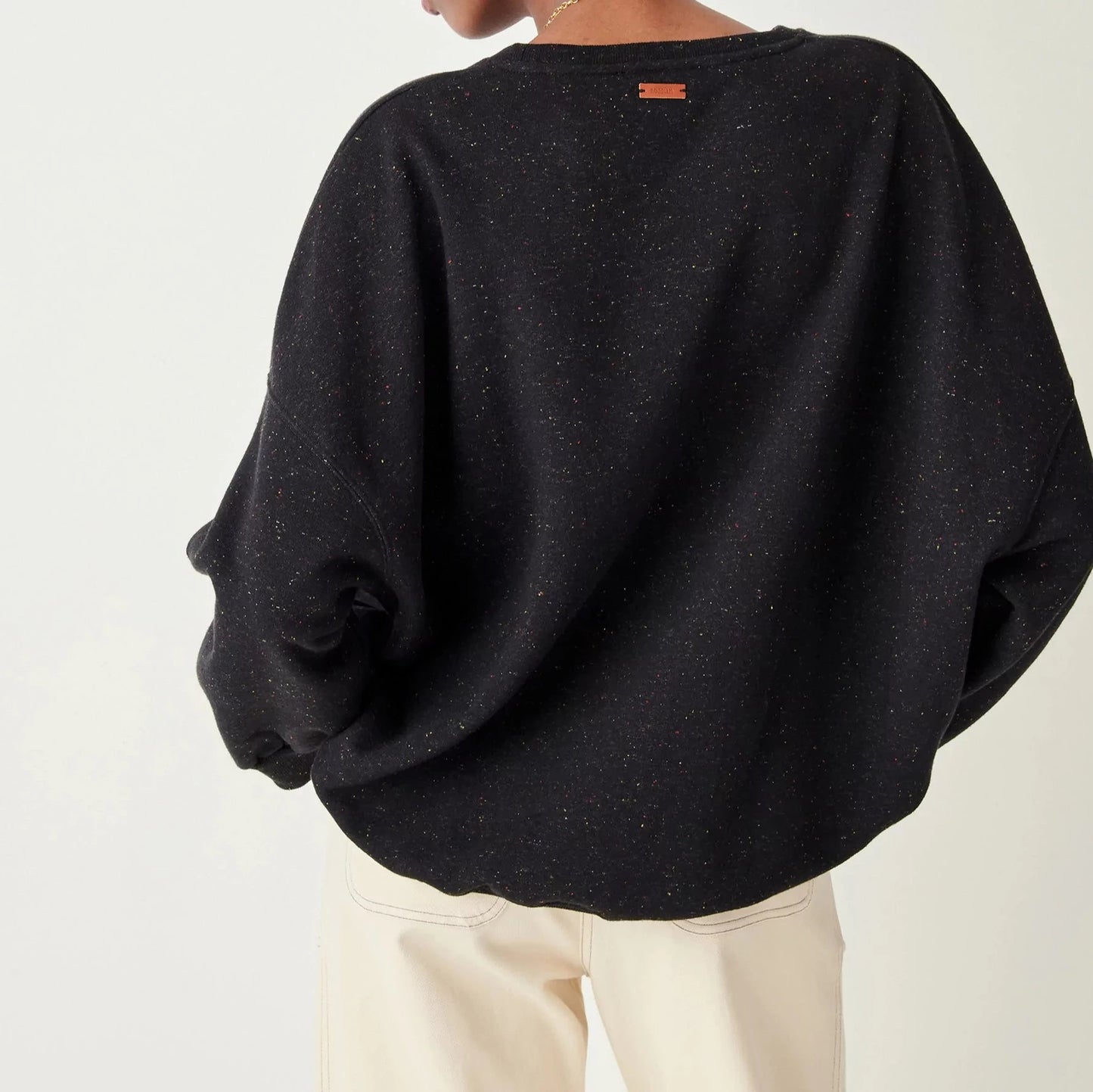 
                  
                    CHEBBI Pullover aus schwarzem Granit
                  
                