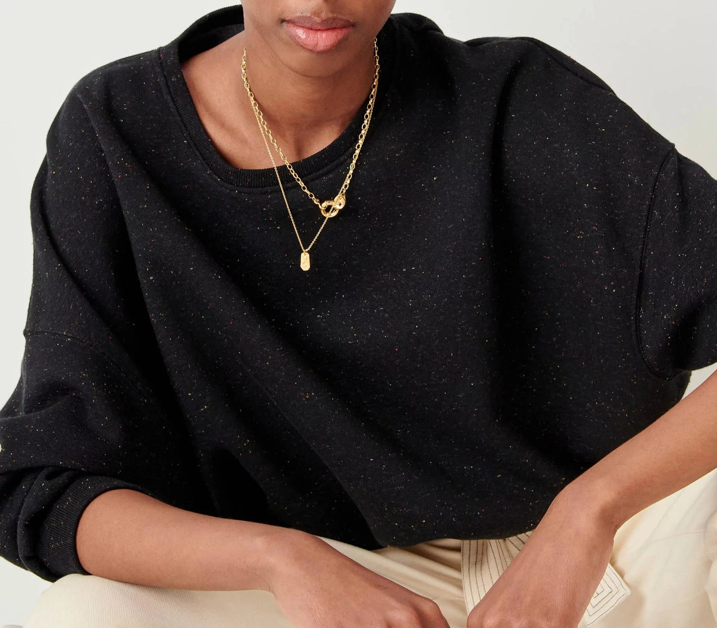 
                  
                    CHEBBI Pullover aus schwarzem Granit
                  
                
