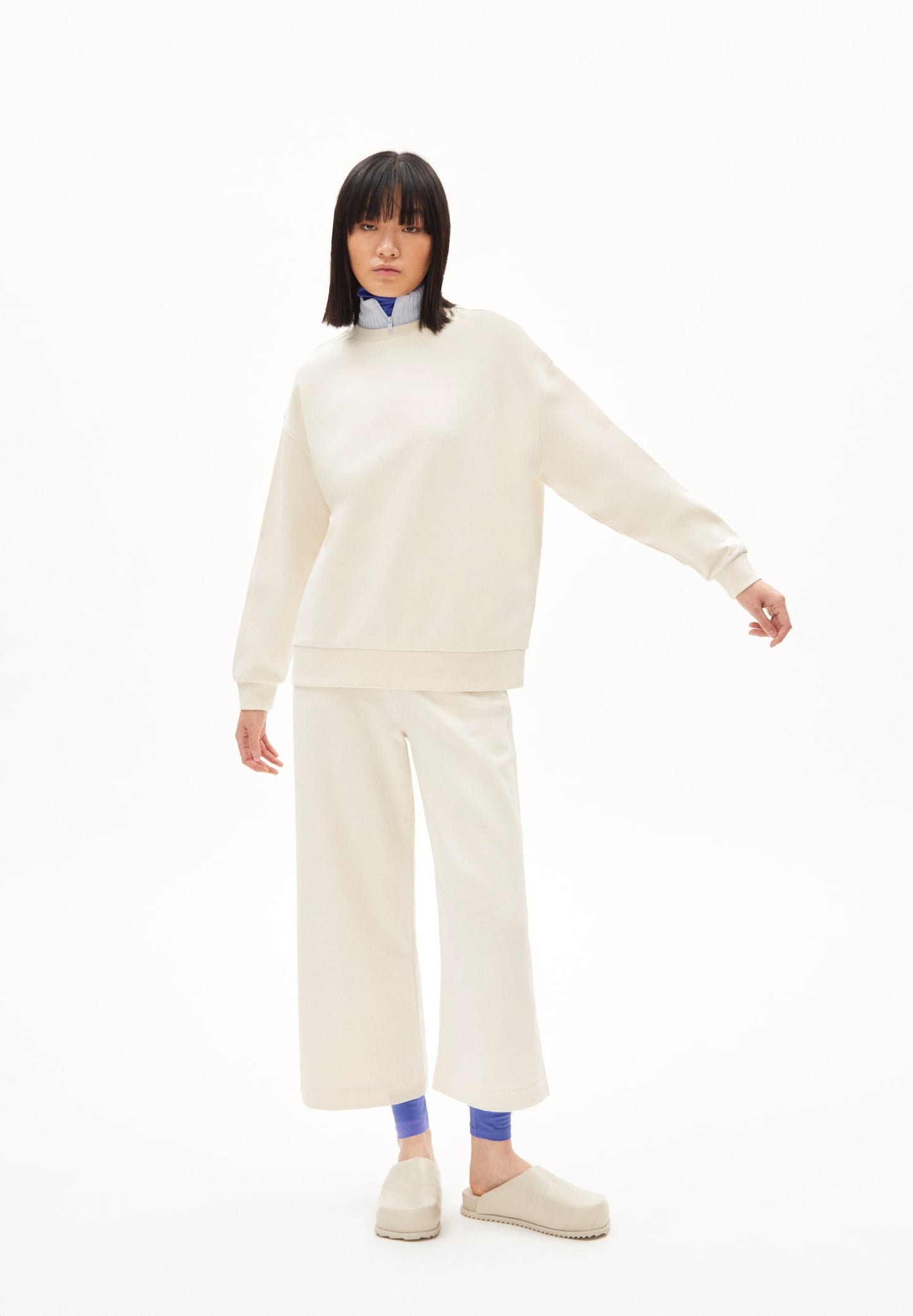 
                  
                    AARIN Ungefärbter Pullover
                  
                