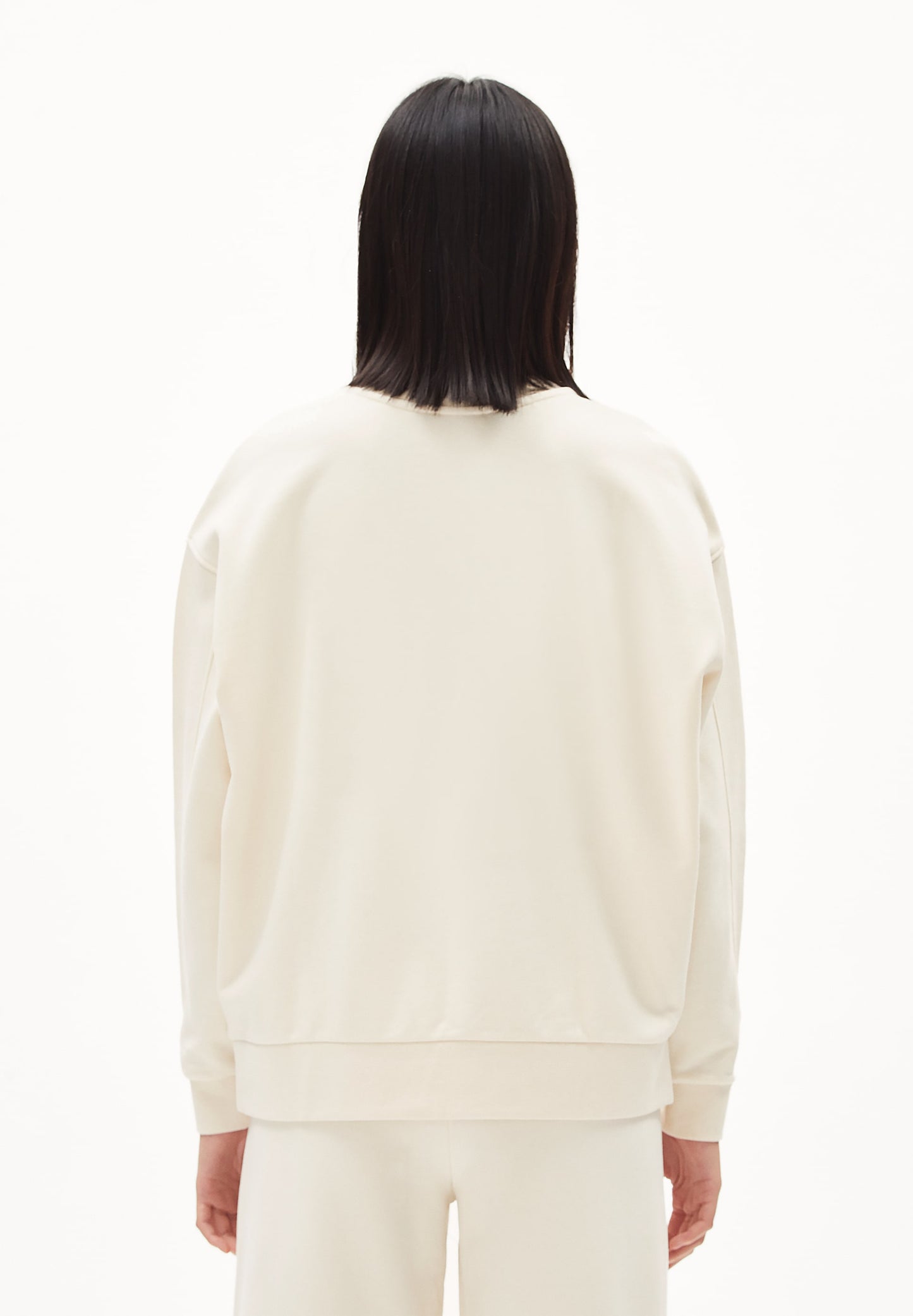 
                  
                    AARIN Ungefärbter Pullover
                  
                