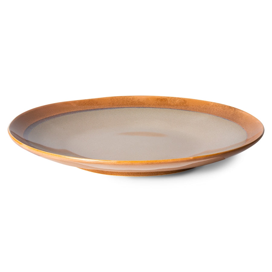 
                  
                    Earth 70S Teller – Wohnaccessoires bei Victoria Albert Berlin
                  
                