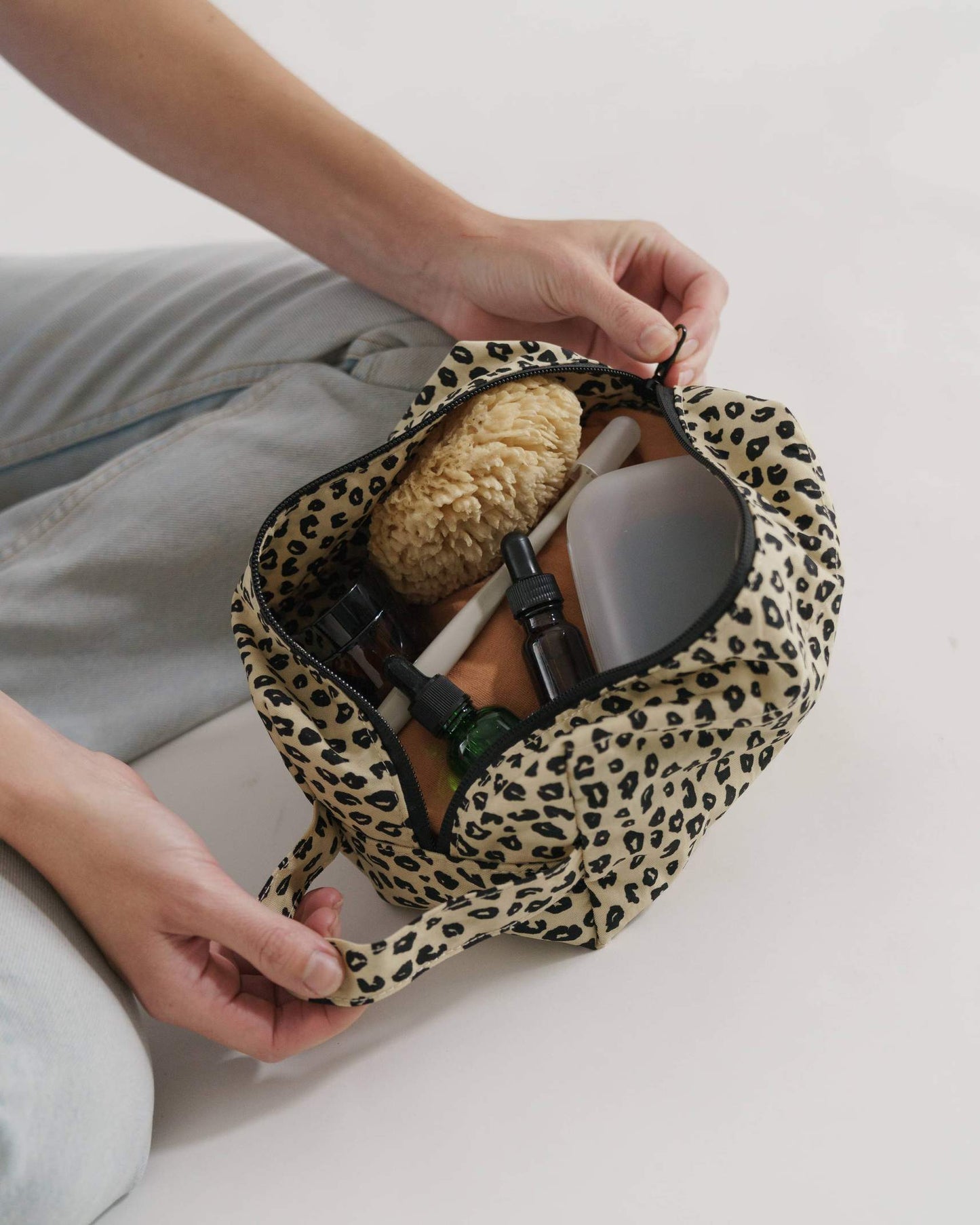 
                  
                    DOPP KIT Honey Leopard Tasche
                  
                