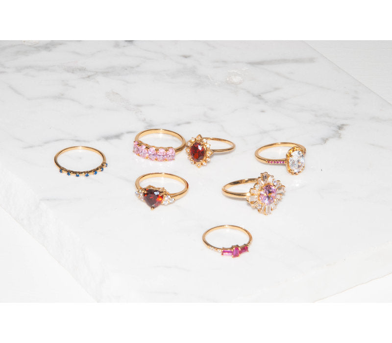
                  
                    Ovaler klarer rosa vergoldeter Ring
                  
                
