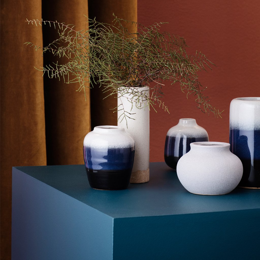 
                  
                    Große cremefarbene rote &amp; goldene Lau Insignia Vase
                  
                