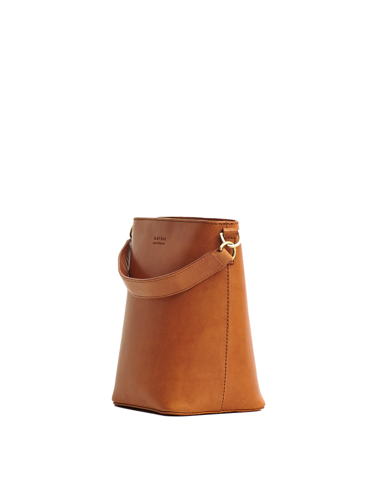 
                  
                    BOBBI Midi Cognac Klassische Beuteltasche aus Leder
                  
                