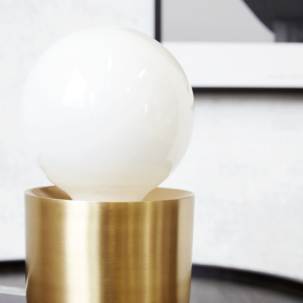 
                  
                    Tischlampe, glänzendes Messing
                  
                