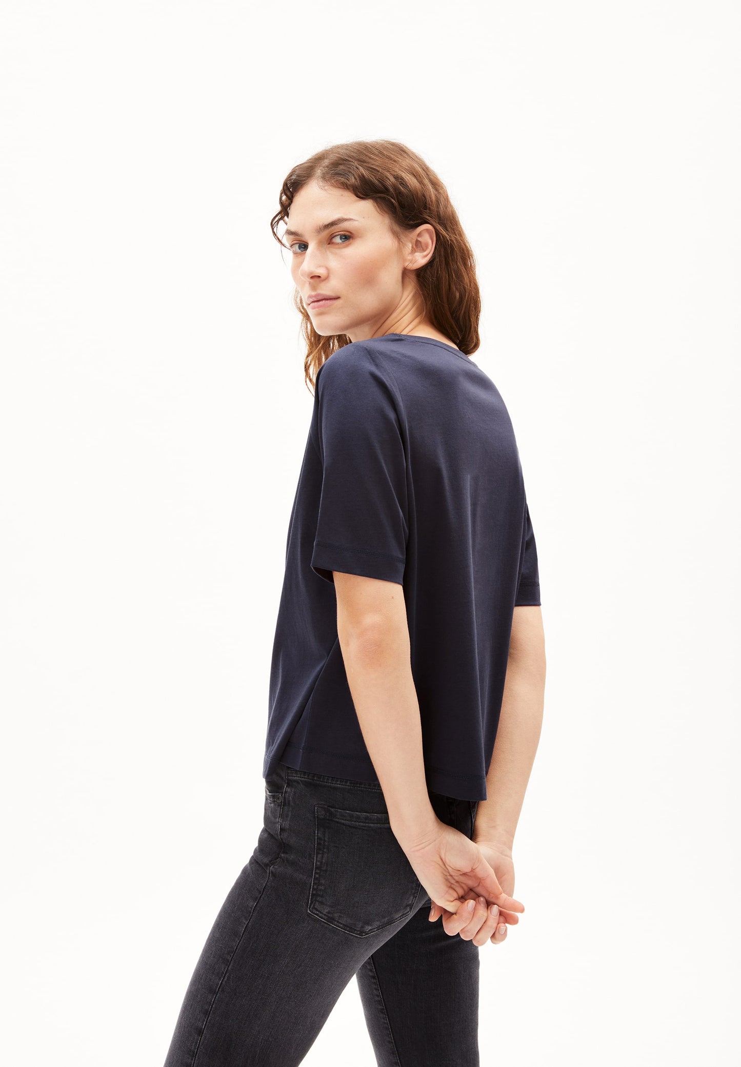 
                  
                    FINIAA MERCERISIERTES Nachthimmel-T-Shirt
                  
                