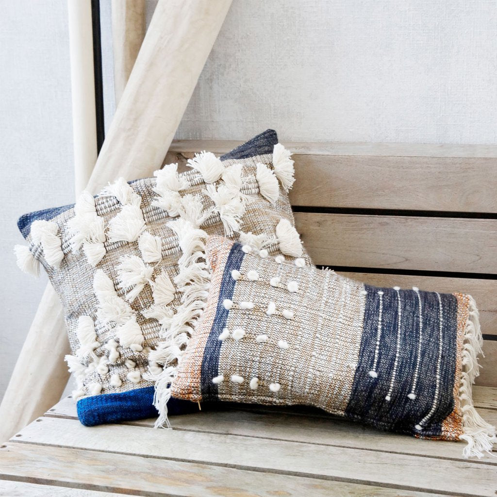 
                  
                    Details Cushion
                  
                