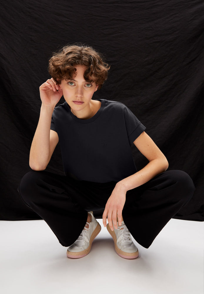 
                  
                    IDAA Graphit-T-Shirt
                  
                