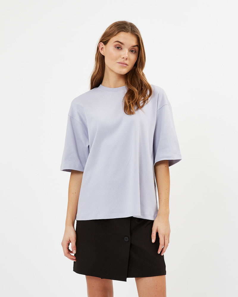 
                  
                    AARHUSI Languid Lavendel T-Shirt aus Bio-Baumwolle
                  
                