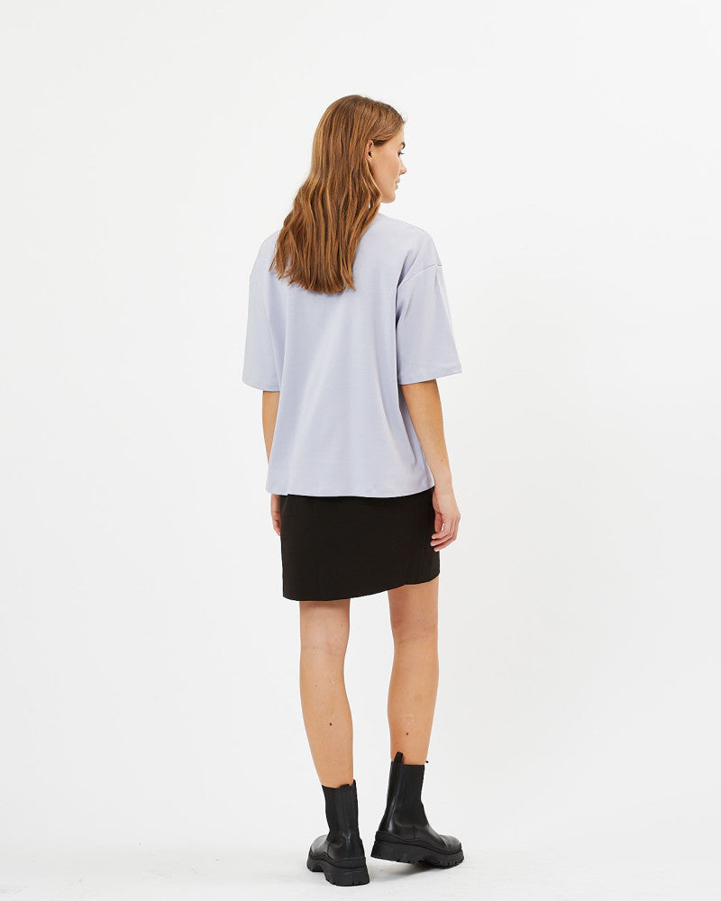 
                  
                    AARHUSI Languid Lavendel T-Shirt aus Bio-Baumwolle
                  
                