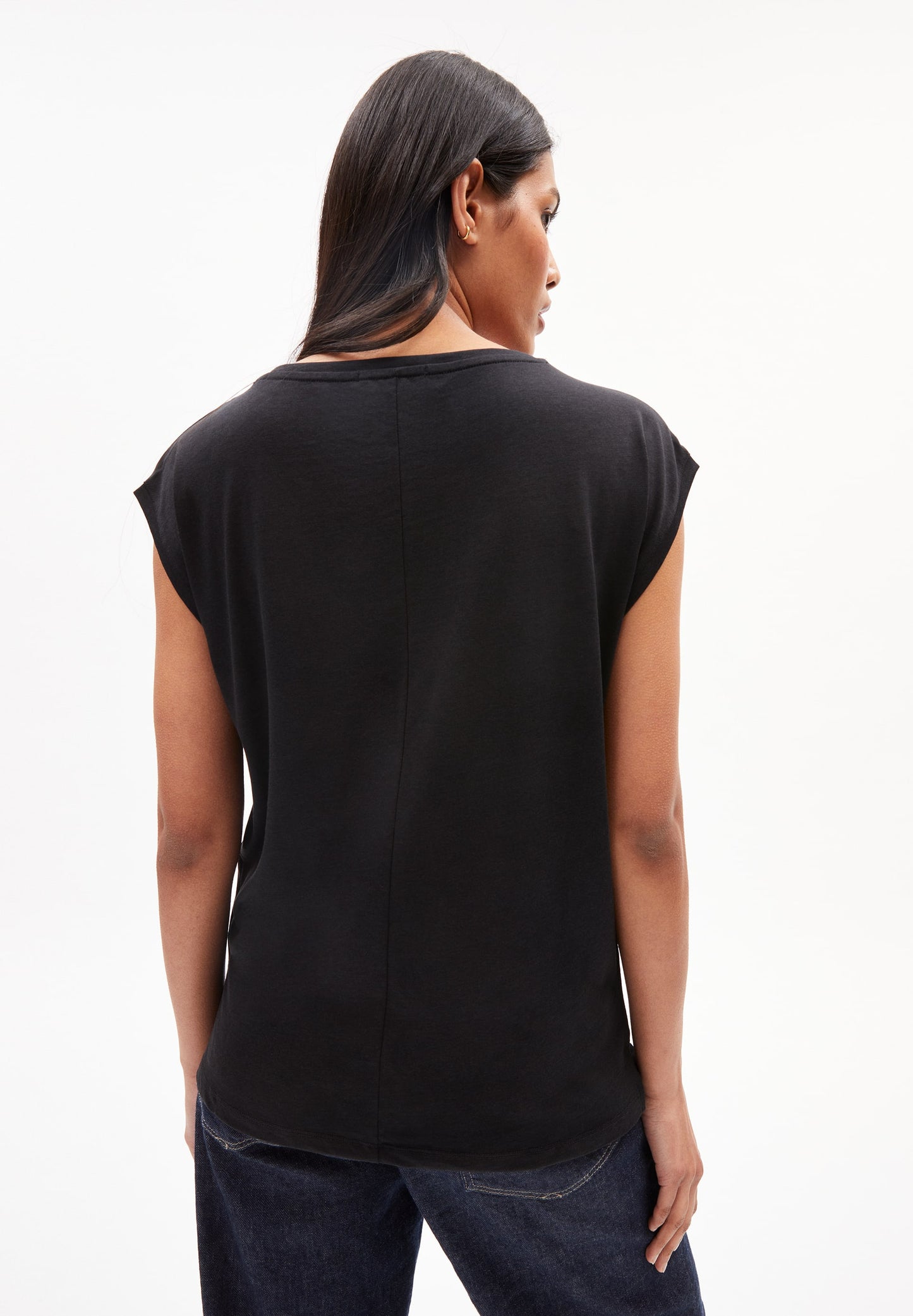 
                  
                    JILAA Schwarzes T-Shirt
                  
                