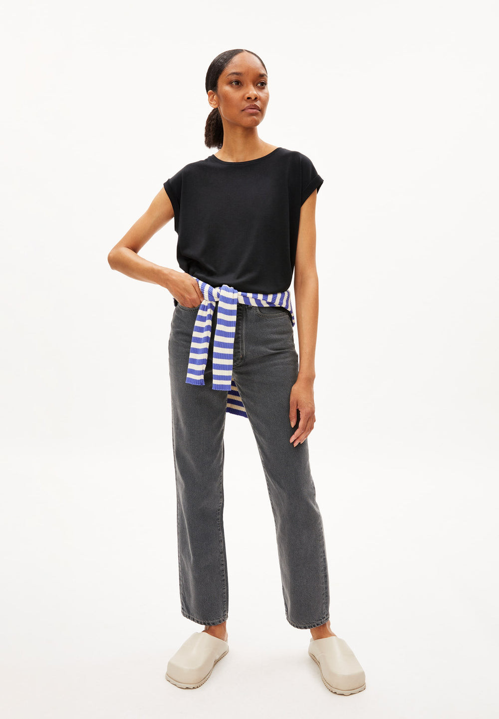 JILAANA Schwarzes Regular-T-Shirt