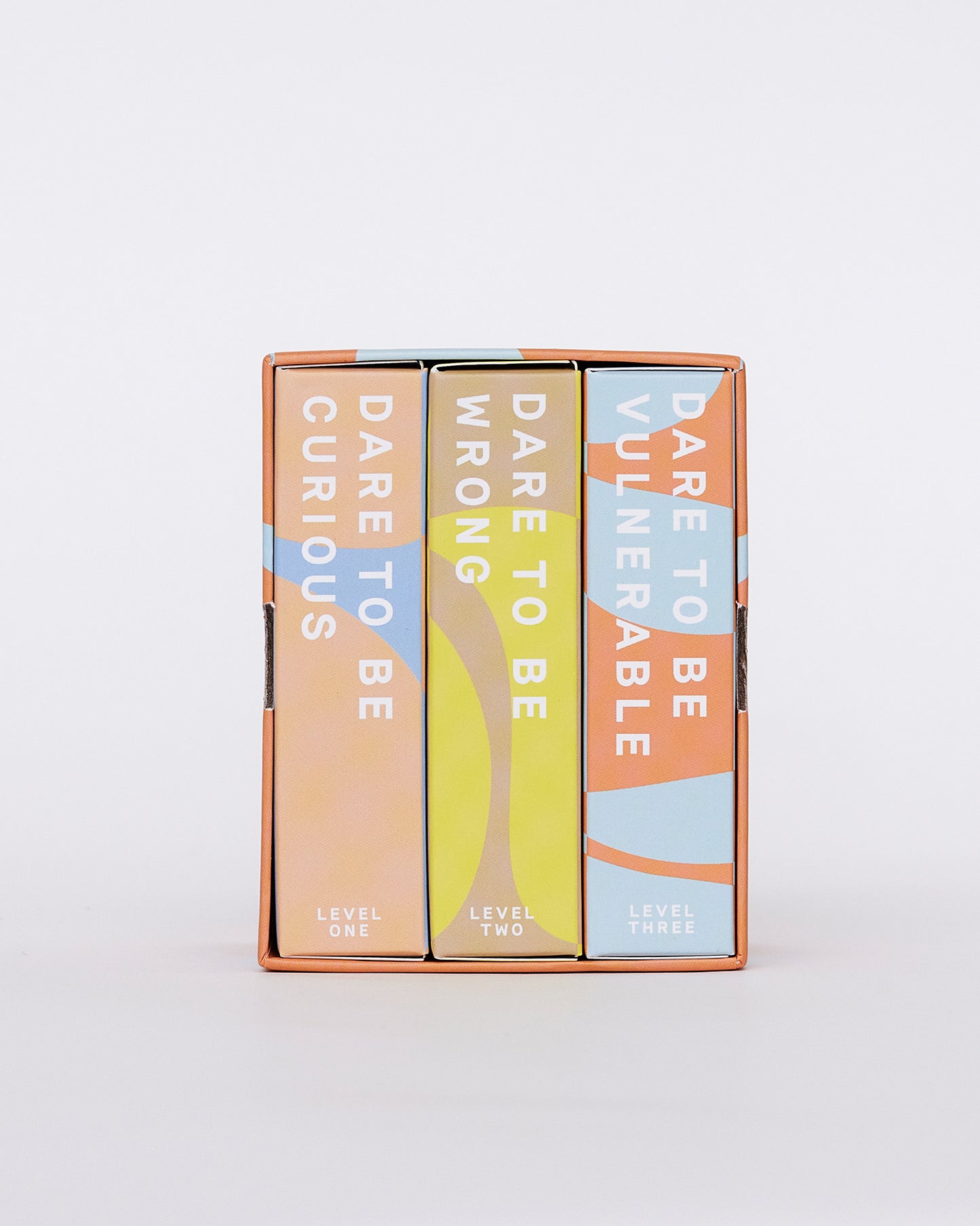 
                  
                    „DARE TO BE CURIOUS“-Kartenspiel in englischer Ausgabe
                  
                