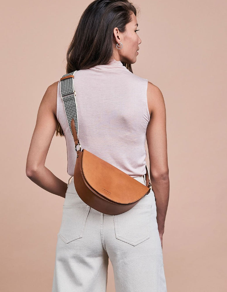 
                  
                    LAURA Cognac Klassische Ledertasche
                  
                