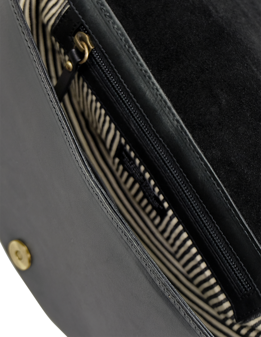 
                  
                    LAURA Black Classic Leather Bag
                  
                