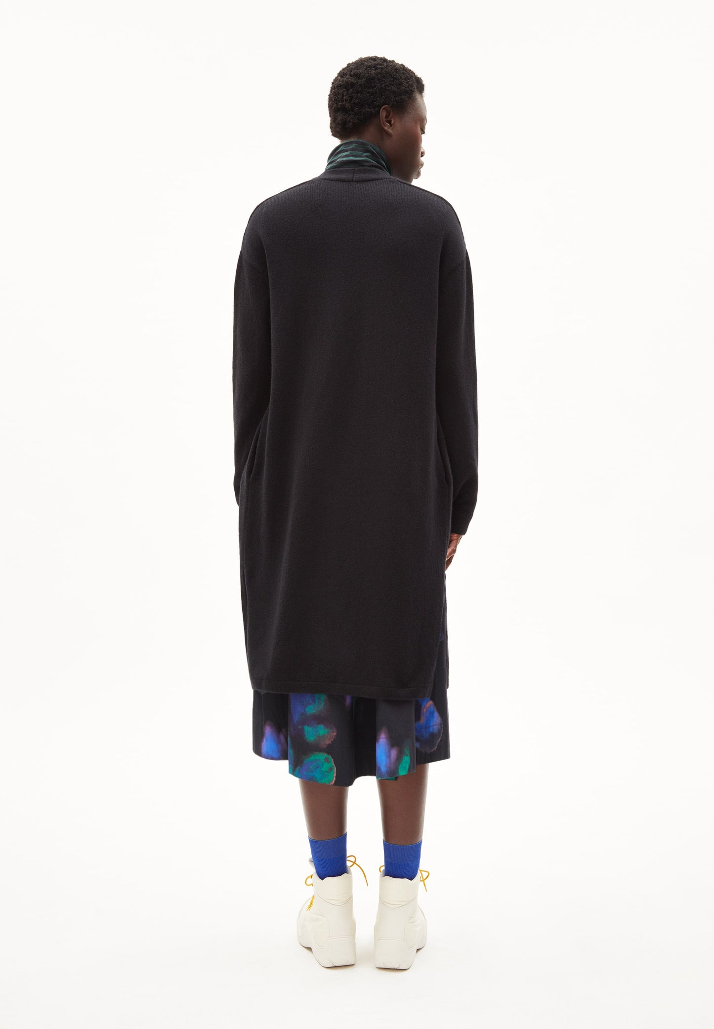 
                  
                    MAERTAA Schwarze Strickjacke
                  
                