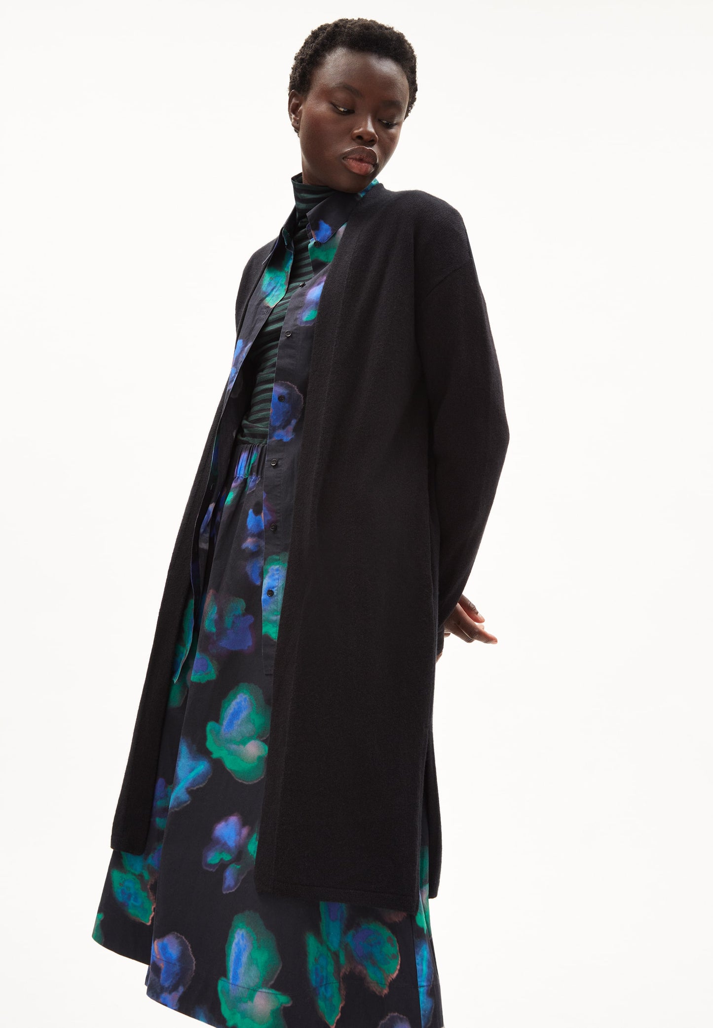 
                  
                    MAERTAA Schwarze Strickjacke
                  
                
