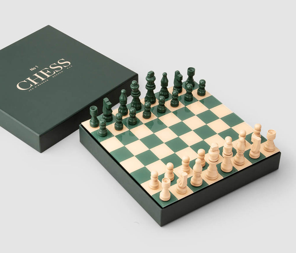 
                  
                    KLASSISCHES Schachspiel
                  
                