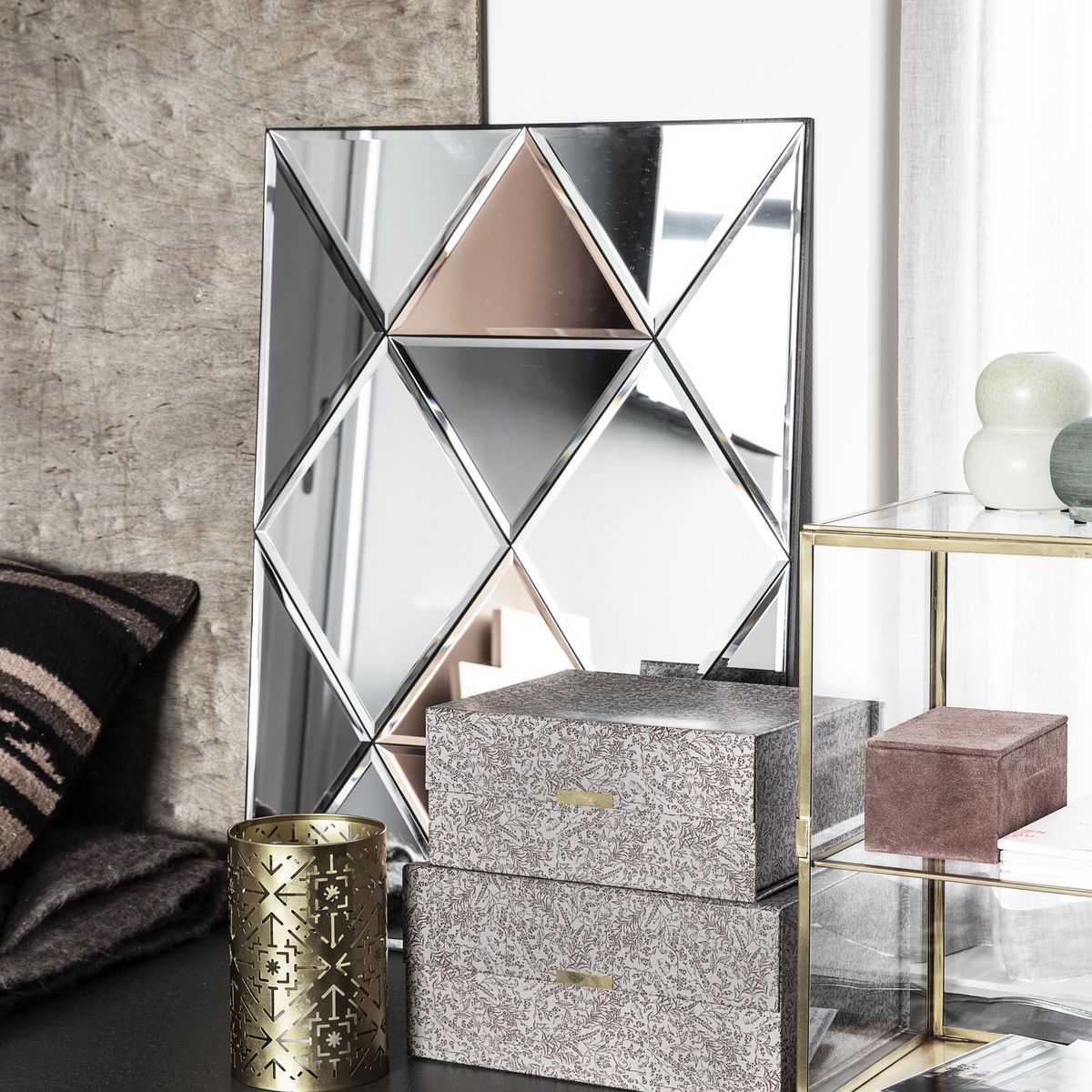
                  
                    Small Grey Carton and Magnets Floral Storage Box
                  
                