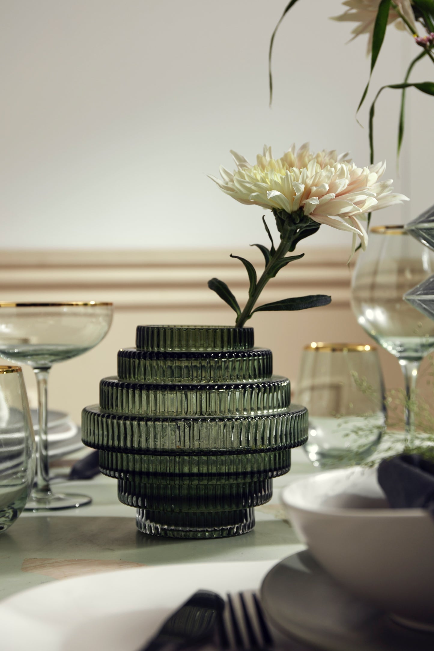 
                  
                    GREENA Cocktailglas mit Goldrand
                  
                