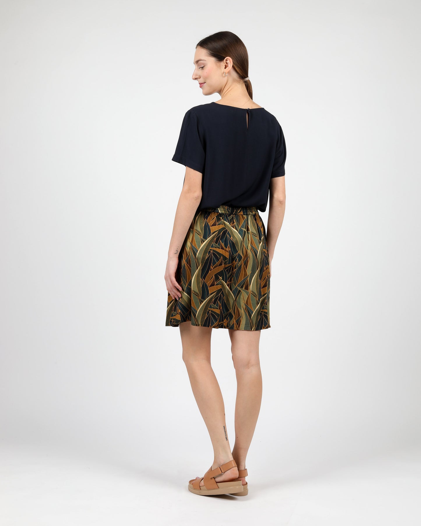
                  
                    HELLA Marineblaue Bluse
                  
                