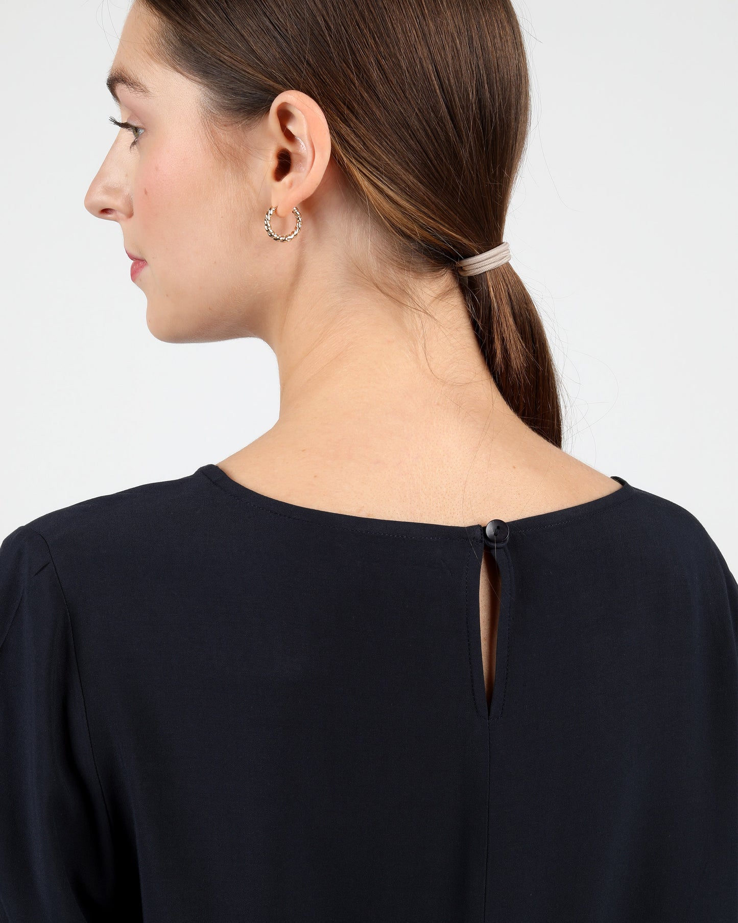
                  
                    HELLA Marineblaue Bluse
                  
                